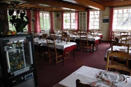 Logis Hotel Restaurant Du Commerce Pont-d'Ouilly Dış mekan fotoğraf