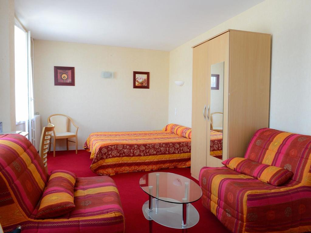 Logis Hotel Restaurant Du Commerce Pont-d'Ouilly Dış mekan fotoğraf