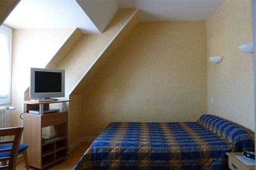 Logis Hotel Restaurant Du Commerce Pont-d'Ouilly Dış mekan fotoğraf