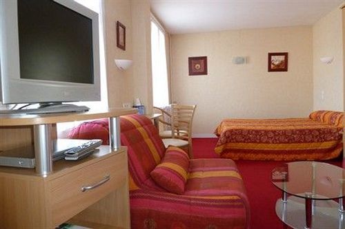 Logis Hotel Restaurant Du Commerce Pont-d'Ouilly Dış mekan fotoğraf