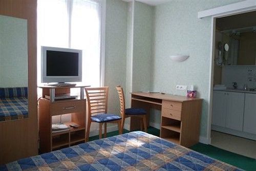 Logis Hotel Restaurant Du Commerce Pont-d'Ouilly Dış mekan fotoğraf